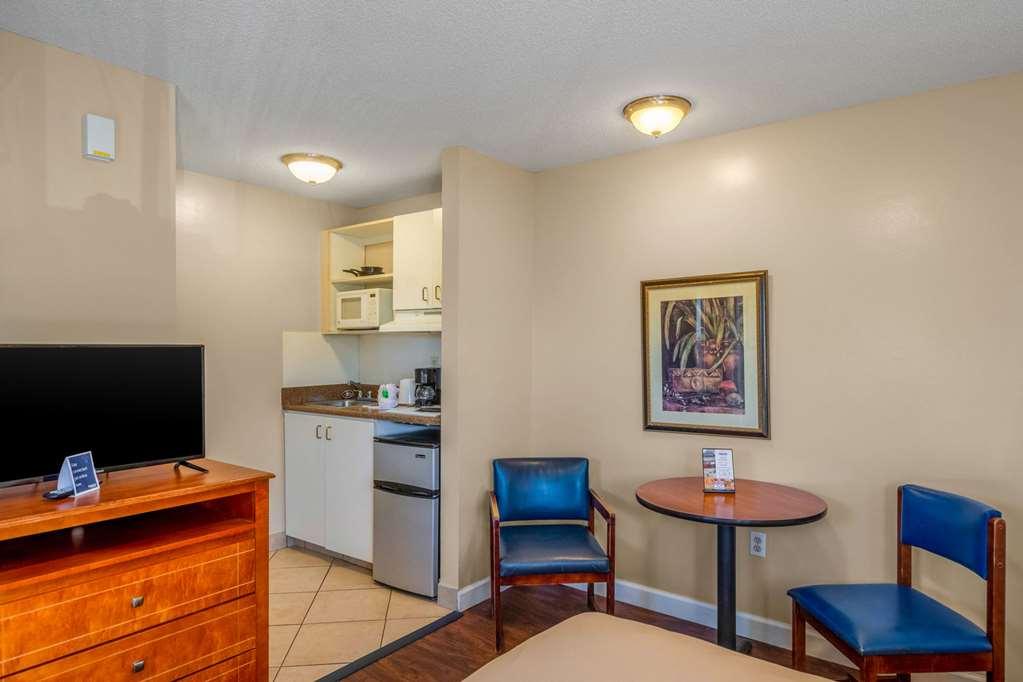Suburban Airport Hotel West Chase