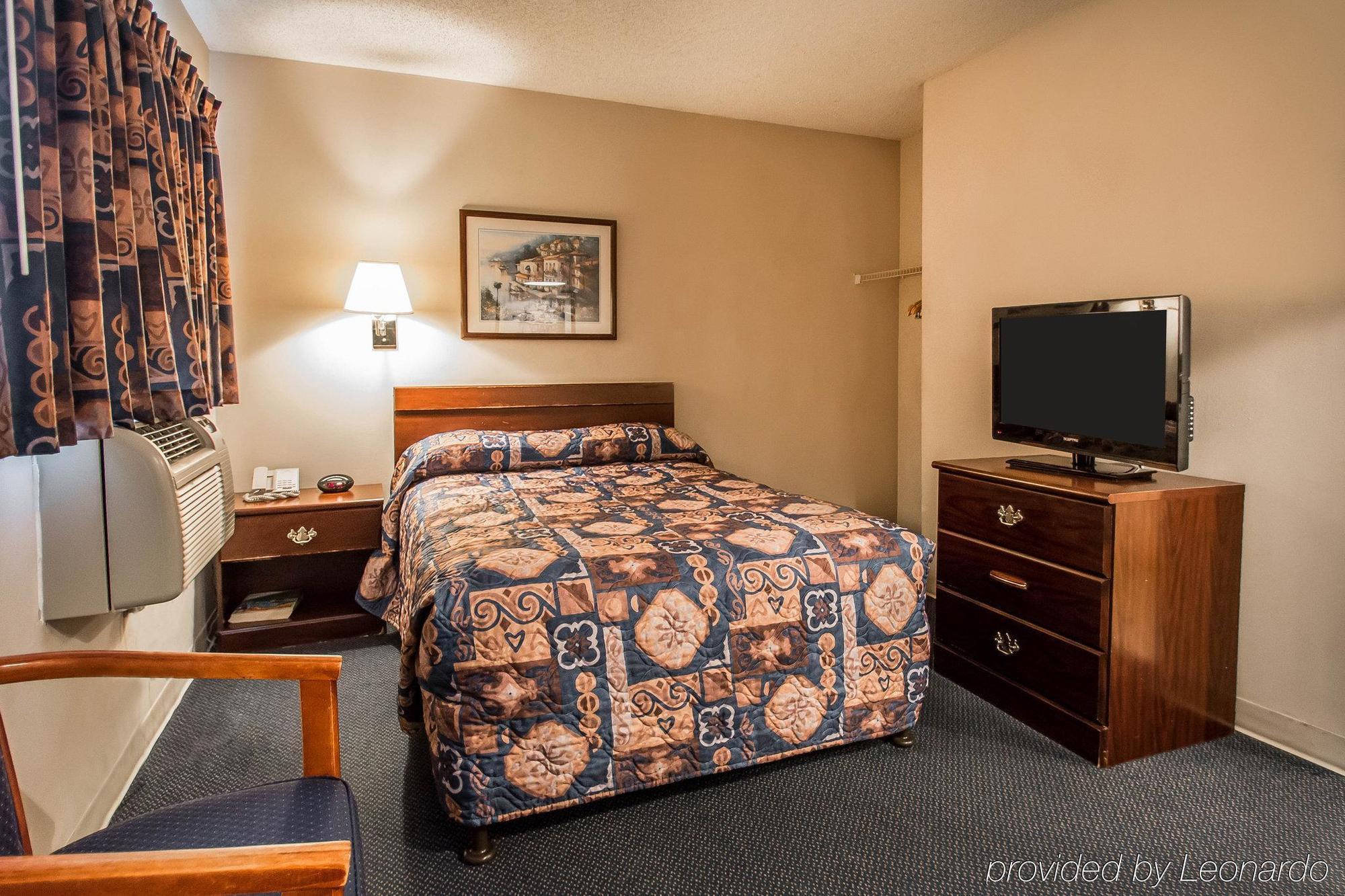 Hotel Suburban Airport 2*